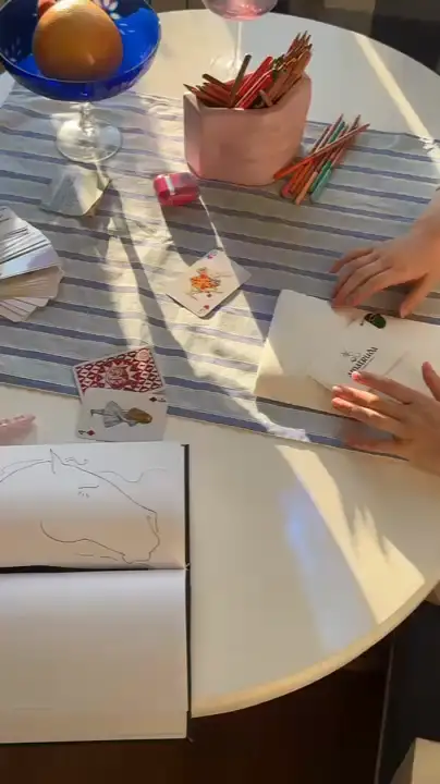 Artworks hero right animation